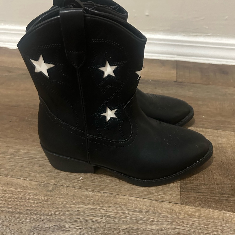 Little girl size 3 black boots with stars